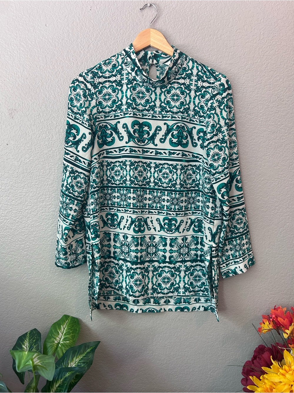 H&M Green and White Patterned Blouse